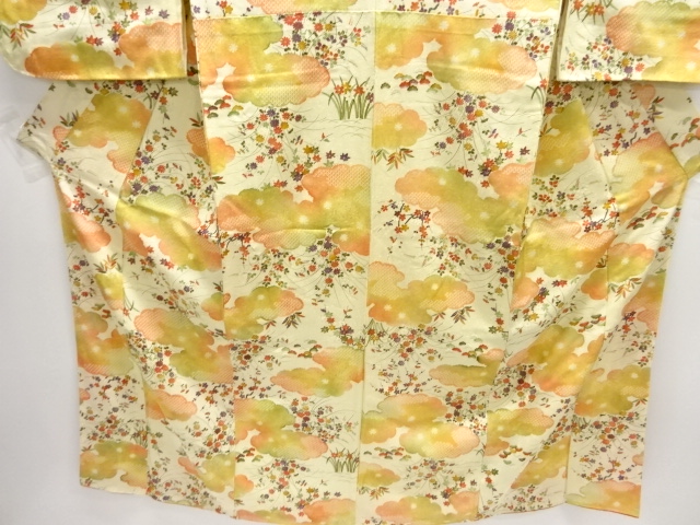  未使用品　雲に草花模様小紋着物